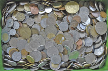 Alle Welt: Ein Erste-Hilfe-Verbandskasten voller Geld. Auch als ”Kiloware” bekannt versteckt sich bei den Weltmünzen u.U. die eine oder andere Seltenh...