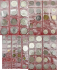 Mexiko: Vom Centavo bis zum Peso. Ein Album mit diversen Münzen aus Mexiko ab ca. 1900, dabei auch alte 8 Reales Silbermünzen vor der Jahrhundertwende...