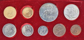 Südafrika: Kursmünzensatz 1966 aus Südafrika, beinhaltet Münzen vom 1c - 1 Rand sowie die 1 Rand und 2 Rand Goldmünzen. Im Etui.
 [zzgl. 0 % MwSt.]...