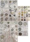 Baltische Staaten: Estland, Lettland, Litauen: Album mit verschiedenen Münzen aus den 20er und 30er sowie wenige moderne Münzen nach der Unabhängigkei...