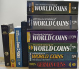 Literatur: Kataloge: Karton voll mit neuwertigen Münzkatalogen. Dabei Standard Catalog of World Coins 1601-1700, 1701-1800, 1801-1900, 1901-2001, 2001...