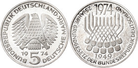 Alemania. 1974. F (Stuttgart). 5 marcos). (Kr. 138). 25º Aniversario de la Ley Constitucional. AG. 11,11 g. S/C-.