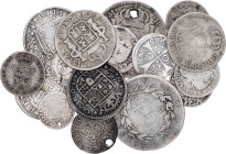 Carlos II-Fernando VII. Lote de 18 monedas en plata, con distintos valores, cecas y reinados, y 1 medalla de Proclamación. Total 19 piezas, cuatro con...