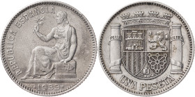 1933*34. II República. 1 peseta. (AC. 34). Lote de 2 monedas. MBC+/EBC-.