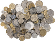 Juan Carlos I. Lote de 152 monedas de diversos valores, se incluyen cinco de 2000 pesetas, distintas. A examinar. S/C-/S/C.