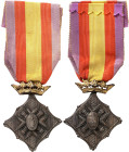 1909. Alfonso XIII. Centenario de los Sitios de Girona. Distinción conmemorativa. (Pérez Guerra 791b). Medalla en losanje con corona articulada y cint...