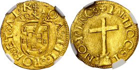 Portugal. Juan III (1521-1557). Lisboa. 1 cruzado calvario. (Fr. 29) (Gomes 175.03 var). En cápsula de la NGC como MS63, nº 4238568-009. Bella. Rara y...