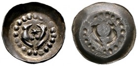 Hagenau, königliche Münzstätte. Anonym 13./14. Jh. Einseitiger Pfennig um 1315. In einem Perlkreis zwei stilisierte Vögel einander gegenüber, zwischen...