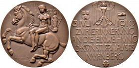 Nürnberg, Stadt. Weitere Marken und Medaillen. Bronzemedaille 1910 von M. Heilmaier, auf die Einweihung des Künstlerhauses. Nacktes Mädchen auf nach l...
