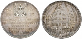 Nürnberg, Stadt. Weitere Marken und Medaillen. Silbermedaille 1910 von F. König, auf das 350-jährige Bestehen des Handelsvorstandes und auf die Einwei...