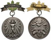 Nürnberg, Stadt. Weitere Marken und Medaillen. Tragbare, silberne Schützenmedaille 1931 von L.Chr. Lauer. Jungfrauenadler / Gekreuzte Gewehre, Schießs...