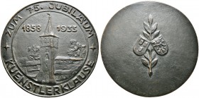 Nürnberg, Stadt. Weitere Marken und Medaillen. Bronzegussmedaille 1933 unsigniert, auf die 75-Jahrfeier der Künstlerklause. Der Tiergärtnerturm zwisch...