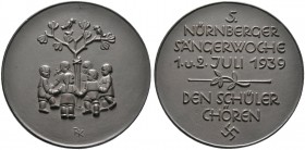 Nürnberg, Stadt. Weitere Marken und Medaillen. Bronzegussmedaille 1939 von Rudolf Koch, den Schulchören bei der 5. Nürnberger Sängerwoche gewidmet. Ki...