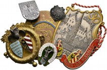 Nürnberg, Stadt. Weitere Marken und Medaillen. Lot (über 40 Stücke): Tragbare Abzeichen und Nadeln Nürnberger Vereine aus dem Zeitraum 1906- 1990 aus ...