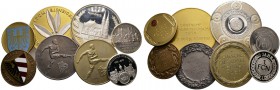 Nürnberg, Stadt. Weitere Marken und Medaillen. Lot (8 Stücke): Silberne Prämienmedaille des Deutschen Fußball-Bundes anlässlich des Meister­schaftsend...