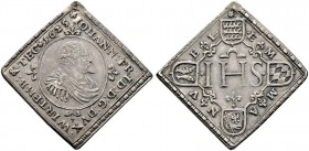 Württemberg. Johann Friedrich 1608-1628. Silberne Medaillenklippe, sogen. Patenklippe 1625 von F. Guichart. In einer halbovalen, mit vier Arabesken be...