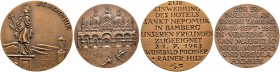 Medailleure. Eiber, Reinhard (1953-). Lot (2 Stücke): Bronzegussmedaillen 1983. Auf die Einweihung des Hotels St. Nepomuk in Bamberg. Statue des Hl. N...