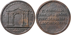 Medaglia 1812 Omaggio di Bergamo a Napoleone - D/ “A NAPOLEONE. IMPER. E RE”. Nel campo un arco di trionfo, con quattro colonne e timpano triangolare....