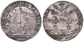 VENEZIA Silverstro Valier (1694-1700) Osella an. I (1694) - Paolucci 177 AG (g 9,78) RR Questa moneta, già molto rara tipologicamente, risulta essere ...