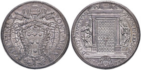 Clemente X (1670-1676) Piastra 1675 - Munt. 15 AG (g 31,80) R Nonostante nel MIR Volume III della monetazione papale venga indicata come comune, in re...