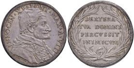 Innocenzo XI (1676-1689) Piastra an. VIII - Munt. 26 AG (g 31,92) RR Esemplare in conservazione eccezionale, dai fondi lucenti, i rilievi intatti e co...