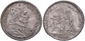 Clemente XII (1730-1740) Testone 1735 an. V - Munt. 33 AG (g 8,31) R Moneta di ottima qualità per la tipologia, molto difficile da reperire in alta co...