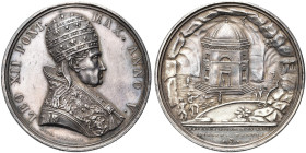 ROMA. Leone XII (Annibale Sermattei della Genga), 1823-1829 
Medaglia 1828 a. V opus G. Cerbara. Ag gr. 33,83 mm 42,8 Dr. LEO XII PONT - MAX ANNO V. ...
