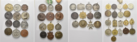 LOTTI MULTIPLI. XVIII-XX secolo 
Lotto di 84 medaglie, decorazioni e spille, ecc... di vari personaggi, papali e militari, di vari metalli del XVIII ...