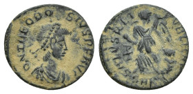 Theodosius I (379-395). Æ (13mm, 1.2 g). Cyzicus, 383-395. Pearl-diademed, draped and cuirassed bust r. R/ Victory advancing l., carrying trophy over ...