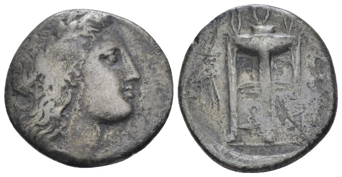 Bruttium, Croton Nomos circa 330, AR 20.00 mm., 6.43 g.
Laureate head of Apollo...