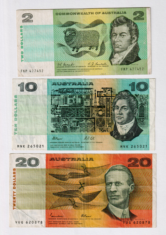 Australia 2 - 10 - 20 Dollars 1966 - 1994
P# 38, 45, 46, VF
