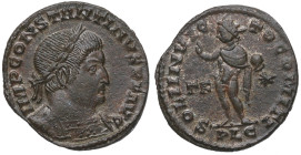 314-315 d.C. Constantino I (307-337). Lugdunum. Nummus. Ae. 2,92 g. IMP CONSTANTINVS AVG / SOLI INVIC-TO COMITI. EBC. Est.70.