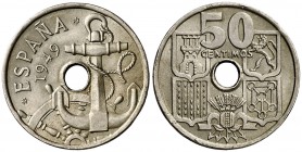1949*1951. Estado Español. 50 céntimos. (Cal. 104). 4,03 g. Haz de flechas invertido. EBC+.