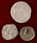 Lote de 3 divisores de plata: Akragas, Euboia y Lete. BC/MBC.