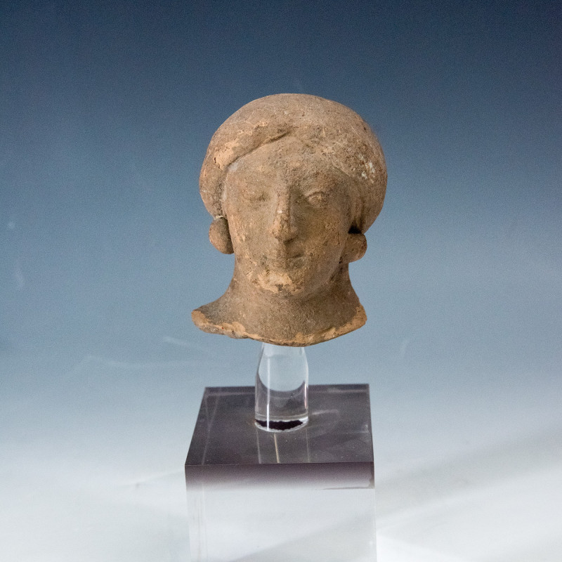 ARQUEOLOGÍA. MAGNA GRECIA. Cabeza de Koré (VI-IV a.C.). Terracota. Altura 8 cm. ...