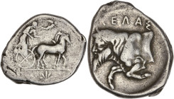 Sicile, Gela - Tétradrachme (450 avant JC)
A/ Bige au pas à droite.
R/ Protomé de taureau androcéphale du dieu fleuve Gélas tourné à gauche.

Argent -...