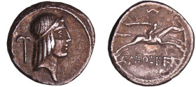 Calpurnia - Denier (90 av. J.-C.)
A/ Tête laurée d'Apollon à droite. Marque de contrôle T|E. 
R/ L.LISO FRVGI. Cavalier nu galopant à droite. Il tie...