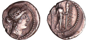 Claudia - Denier (42 av. J.-C.)
A/ Tête laurée d'Apollon à droite. Derrière la tête, une lyre. 
R/ C.CLODIVS // M. F. Diana Lucifera drapée, avec so...