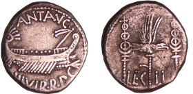 Marc Antoine - Denier des Légions II
A/ ANT AVG III VIR R P C. Galère prétorienne. 
R/ LEG II. Aigle entre deux enseignes militaires.
TTB
RRC.544....