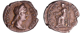 Sabine - Denier (129, Rome) - La Concorde
A/ SABINA AVGVSTA. Sabine à droite.
R/ CONCORDIA AVG. La Concorde assise à gauche, tenant une patère et un...