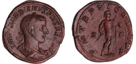 Gordien III - Sesterce (243-244, Rome)
A/ IMP GORDIANVS PIVS FEL AVG. Buste lauré à droite. 
R/ P M TR P VI COS II P P. Gordien debout à droite, ten...