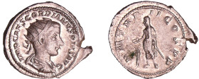 Gordien III - Antoninien (239-240, Rome)
A/ IMP CAES GORDIANVS PIVS AVG. Buste radié à droite. 
R/ P M TR P II COS P P. Gordien voilé debout à gauch...