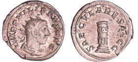 Philippe 1er - Antoninien (248, Rome) - Cippe
A/ IMP PHILIPPVS AVG. Buste radié à droite. 
R/ SAECVLARES AVGG. Cippe sur lequel est écrit COS III.
...