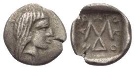 Thrakisch-Skythische Dynasten. Königreich der Odrysen. Saratokos (ca. 407 - 369 v. Chr.).

 Diobol (Silber).
Vs: Jugendlicher männlicher Kopf mit l...
