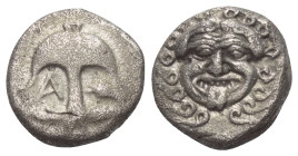 Thrakien. Apollonia Pontika.

 Drachme (Silber). Ca. 4. Jhdt. v. Chr.
Vs: Anker, links A, rechts Krebs.
Rs: Kopf der Gorgo Medusa mit herausgestre...