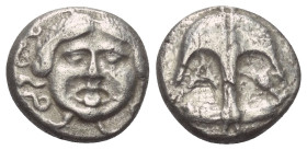 Thrakien. Apollonia Pontika.

 Drachme (Silber). Ca. 4. Jhdt. v. Chr.
Vs: Kopf der Gorgo Medusa mit herausgestreckter Zunge en face.
Rs: Anker, im...