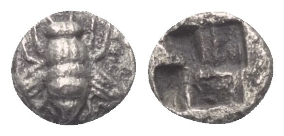 Ionien. Ephesos.

 Obol (Silber). Um 550 v. Chr.
Vs: Biene.
Rs: Quadratum In...