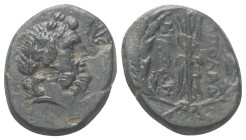 Pisidien. Apollonia Mordiaion.

 Bronze. 2. - 1. Jhdt. v. Chr.
Vs: Kopf des Zeus mit Lorbeerkranz rechts; oben rechts runder Gegenstempel.
Rs: Bli...