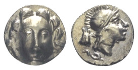 Pisidien. Selge.

 Obol (Silber). Ca. 350 - 300 v. Chr.
Vs: Gorgoneion en face.
Rs: Kopf der Athena mit attischem Helm rechts; im Feld links Astra...