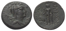 Kilikien. Korykos.

 Bronze. 1. Jhdt. v. Chr.
Vs: Büste der Artemis rechts.
Rs: Apollon auf Säule gestützt nach links stehend.

17 mm. 2,86 g. ...